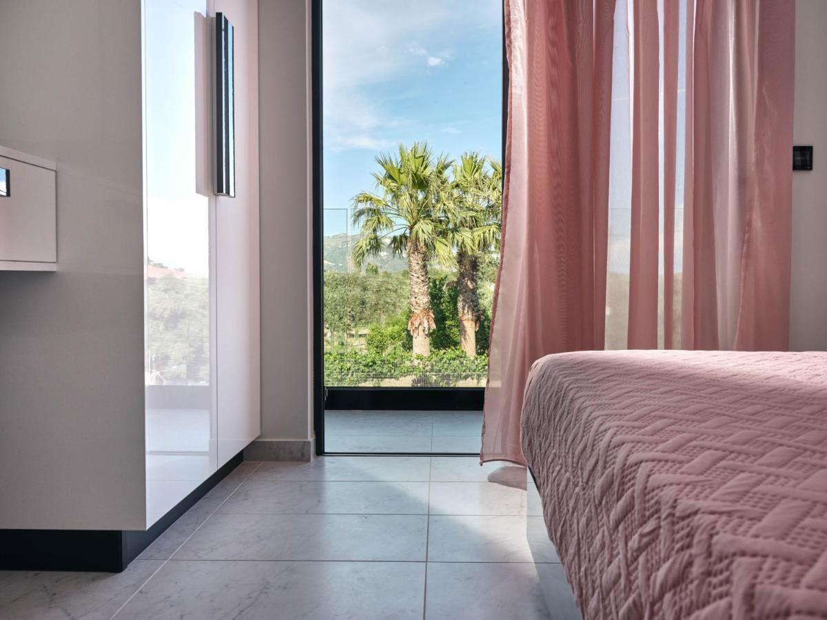 Savvas & Joanna Boutique Laganas